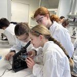 Exkursion der Klasse 6b ins NaT-Lab: Chemie hautnah erleben